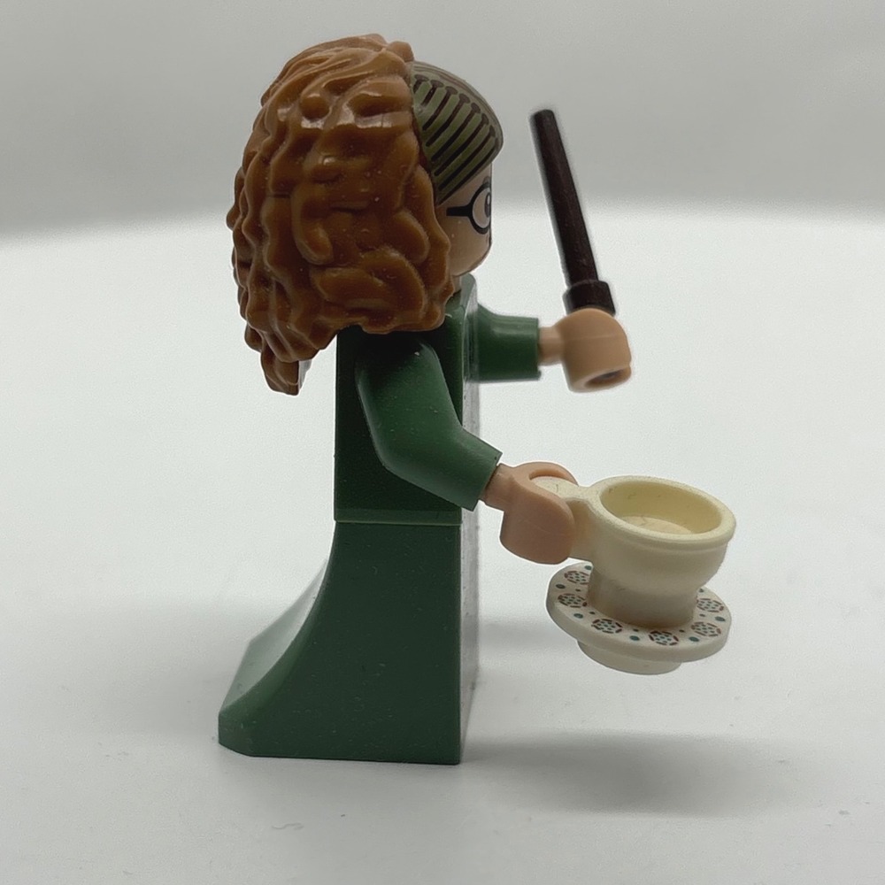 LEGO Harry Potter Professor Trelawney Minifigure 71022 Series 1 CMF Wand Teacup - Picture 4 of 6